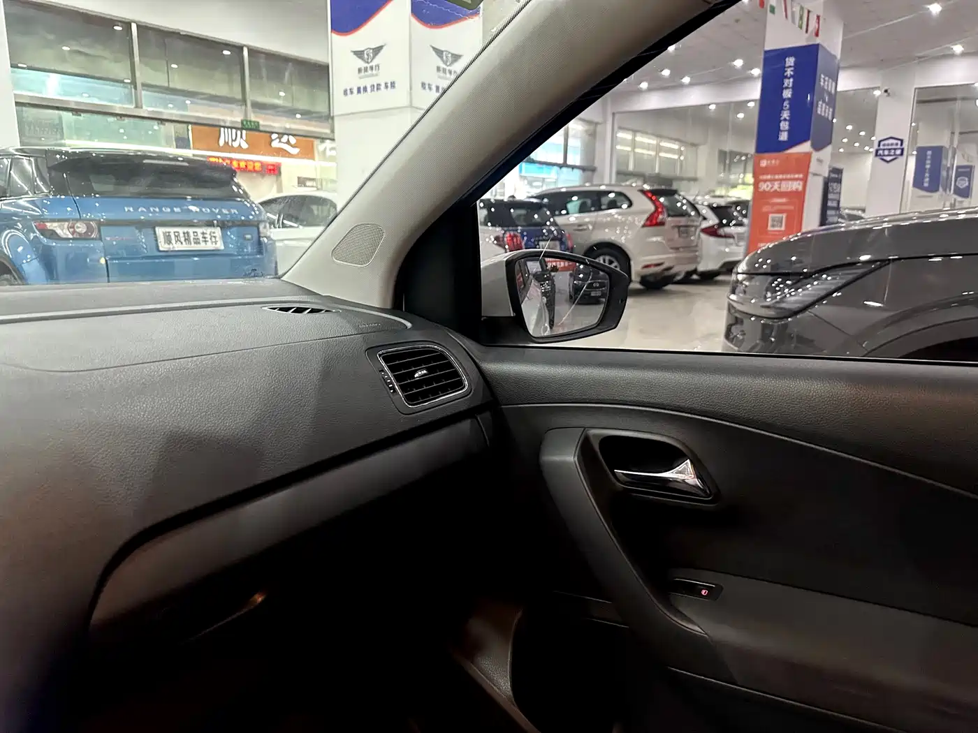 Volkswagen Polo 2014 1.4L Automatic Comfort Edition фото 12