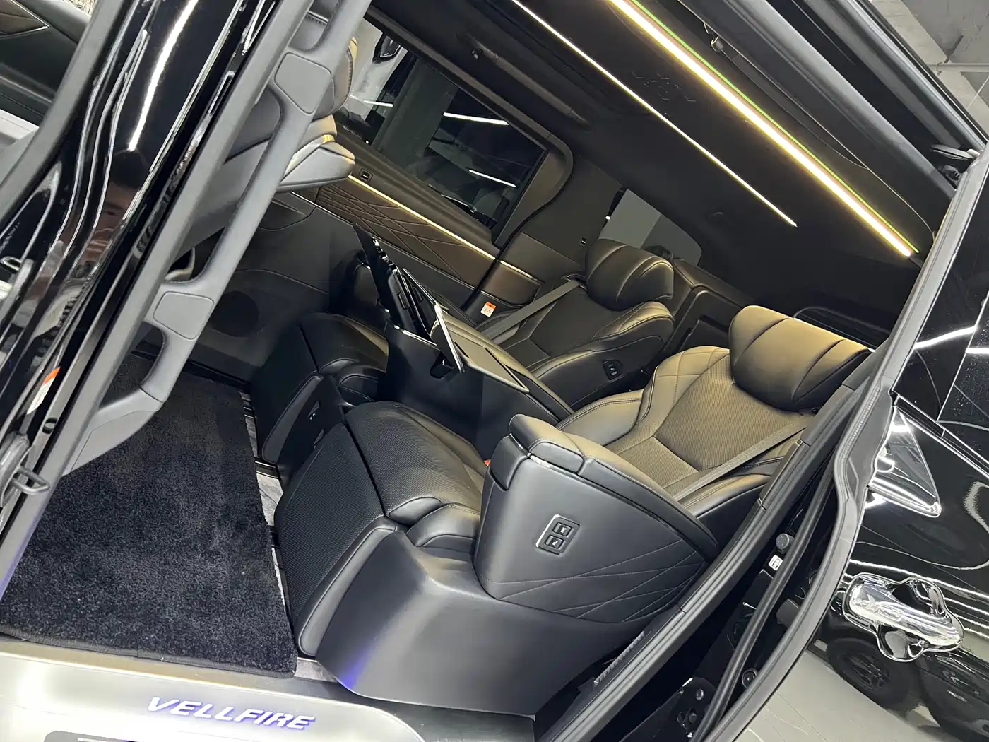 Toyota Vellfire 2024 Crown Hybrid 2.5L Executive Premium Edition фото 11