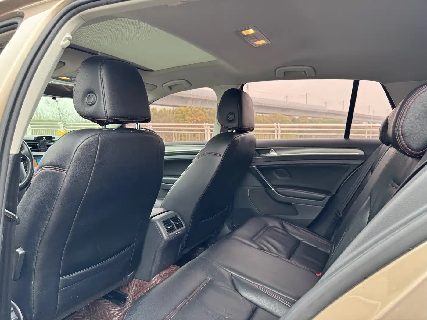 Volkswagen Golf 2016 1.6L Automatic Comfort фото 26
