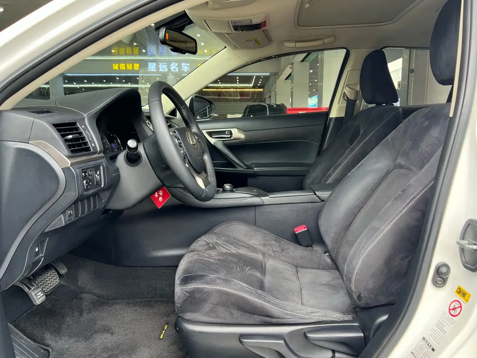 Фото 7 - Lexus CT
