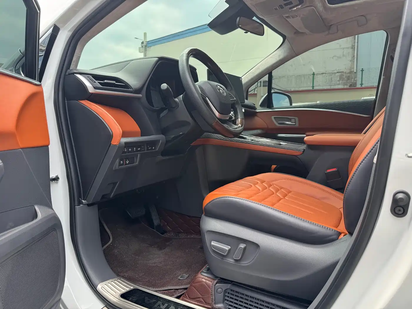 Toyota Sienna 2023 2.5L Hybrid Comfort Edition фото 9