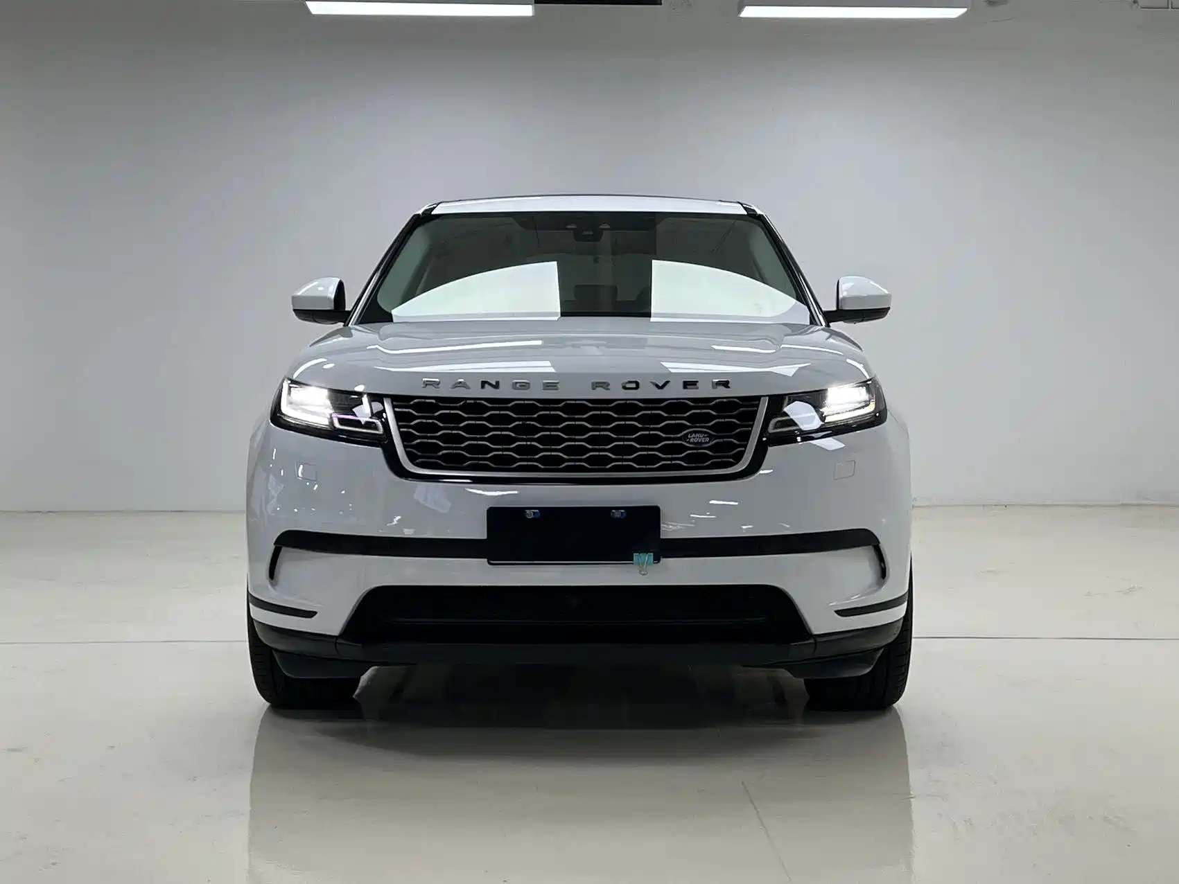 Фото 2 - Land Rover Range Rover Velar
