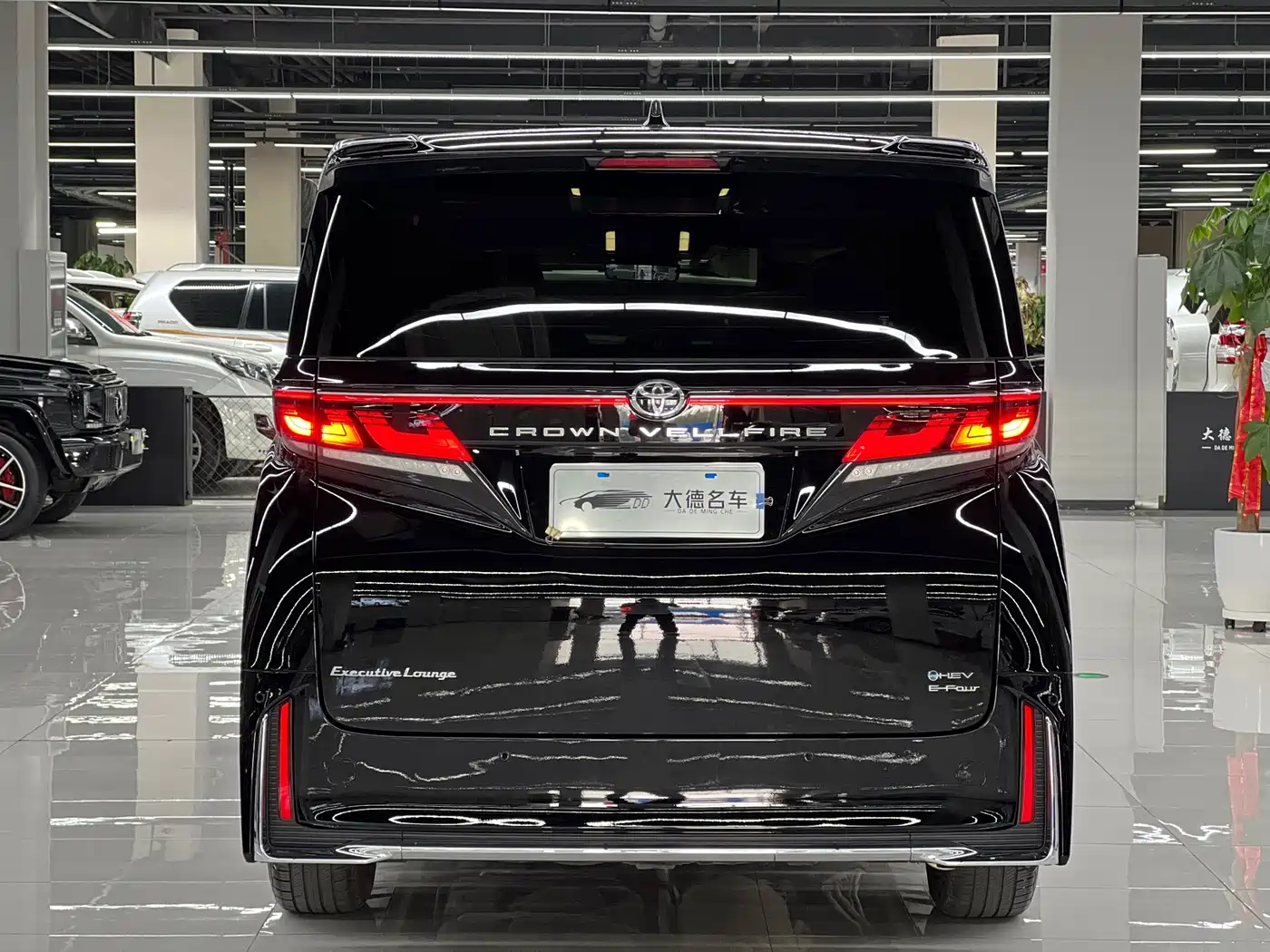 Toyota Vellfire 2024 Crown Hybrid 2.5L Executive Premium Edition фото 5