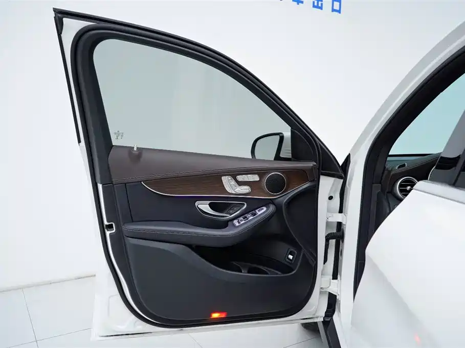 Mercedes-Benz GLC 2022 Facelift GLC 260 L 4MATIC Luxury Model фото 20