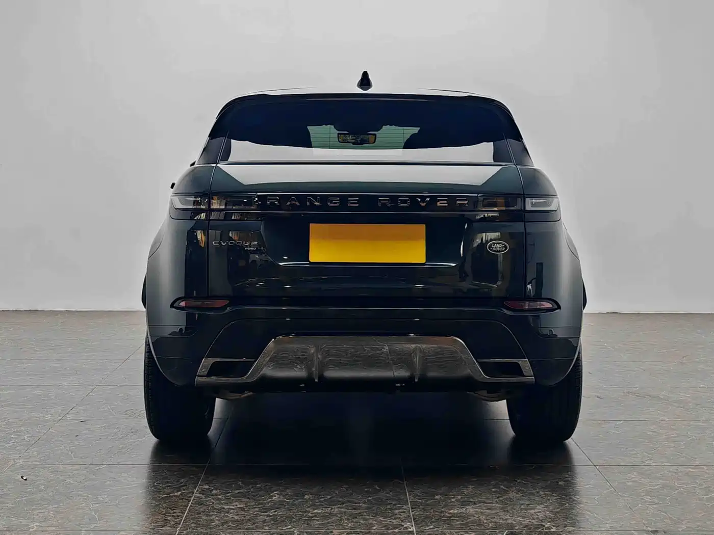 Land Rover Range Rover Evoque 2023 Range Rover Evoque L 249PS Luxury Edition фото 4