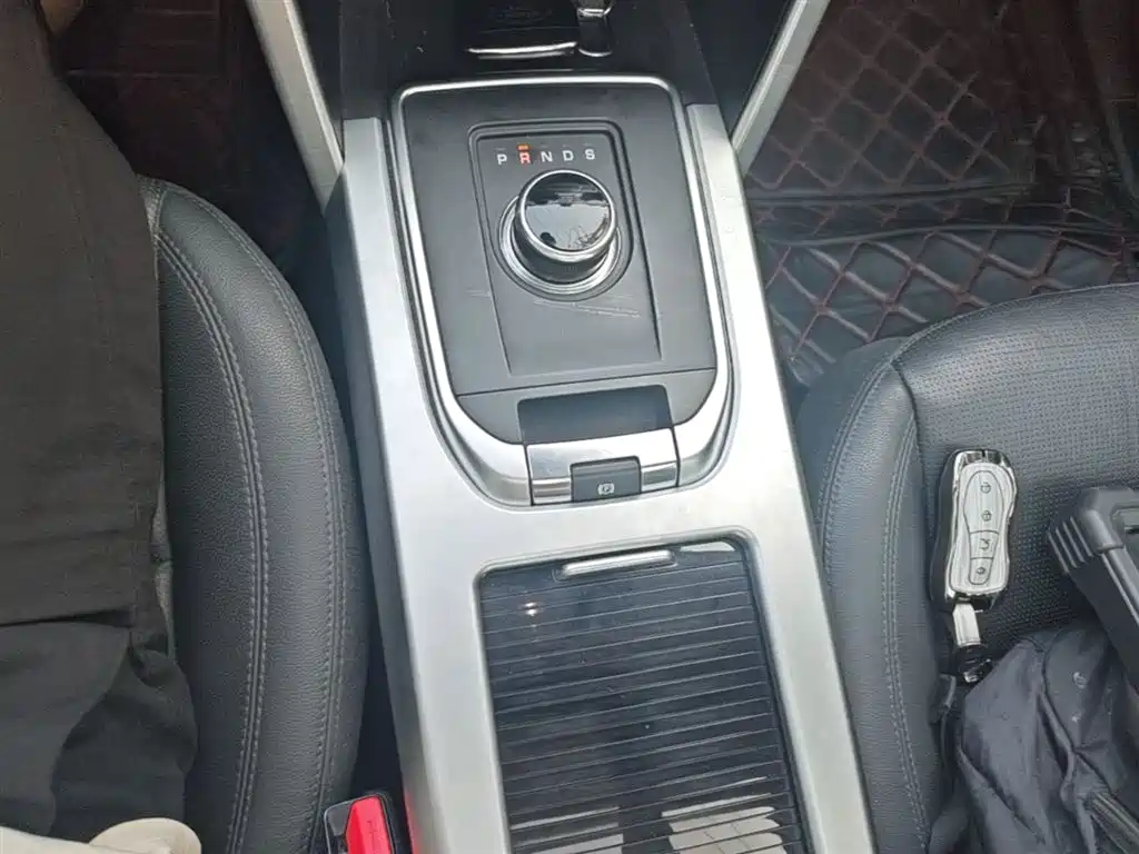 Land Rover Discovery Sport 2018 240PS HSE Edition фото 14