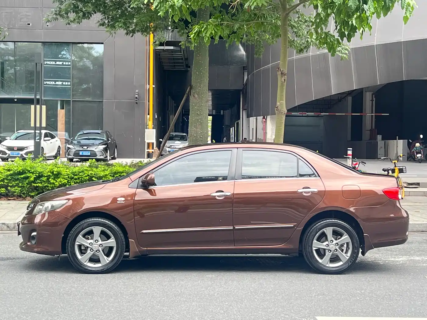 Toyota Corolla 2013 Special Edition 1.8L CVT Ultimate Cool GL-i фото 7
