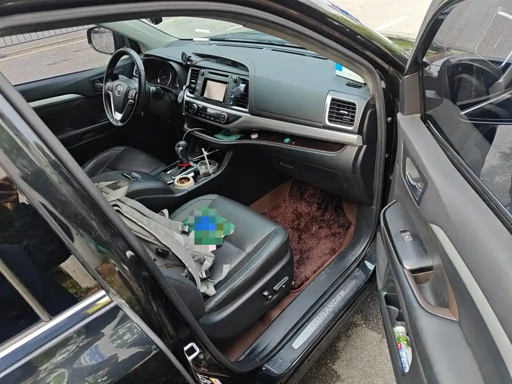 TOYOTA HIGHLANDER