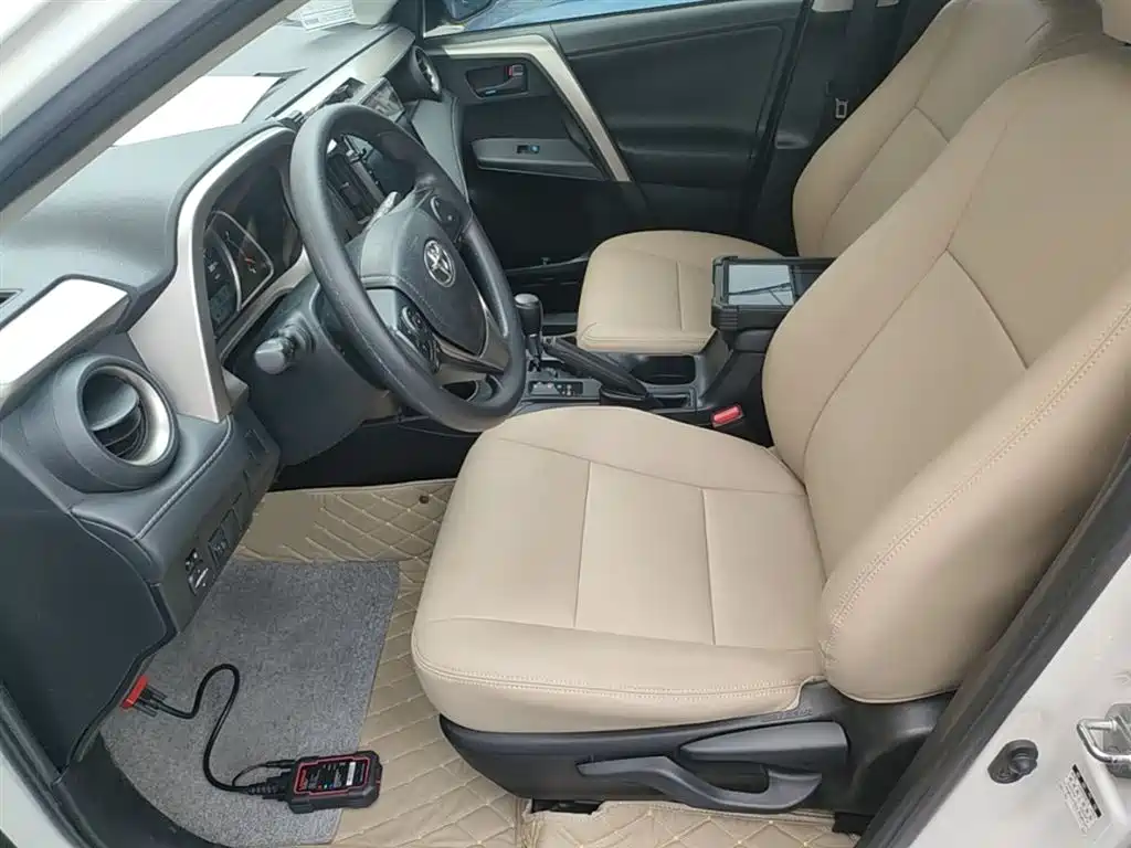 Toyota RAV4 Rongfang 2015 2.0L CVT 2WD Trend Edition фото 15