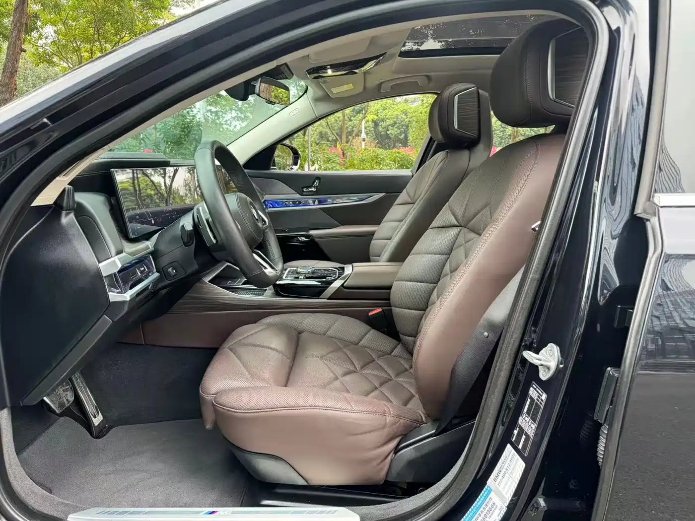 BMW 7 Series 2023 Model 740Li Leading M Sport Package фото 6