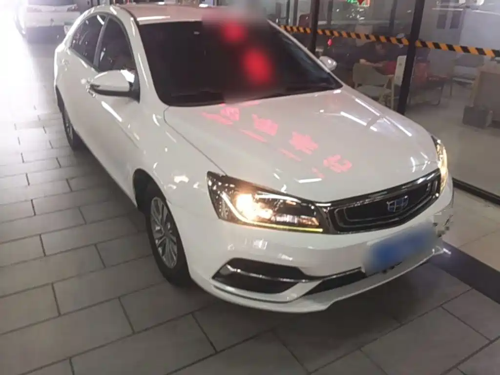 Фото 4 - Geely Emgrand