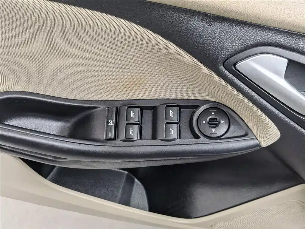 FORD FOX