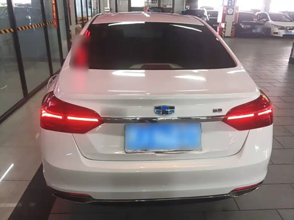 Фото 6 - Geely Emgrand
