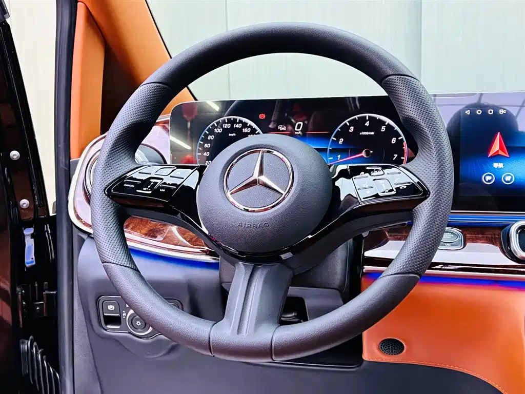 Mercedes-Benz Vito 2024 2.0T Business 7-Seater фото 10
