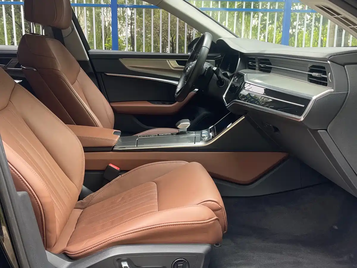 Audi A6L 2023 45 TFSI Premium Selection Elegance фото 11