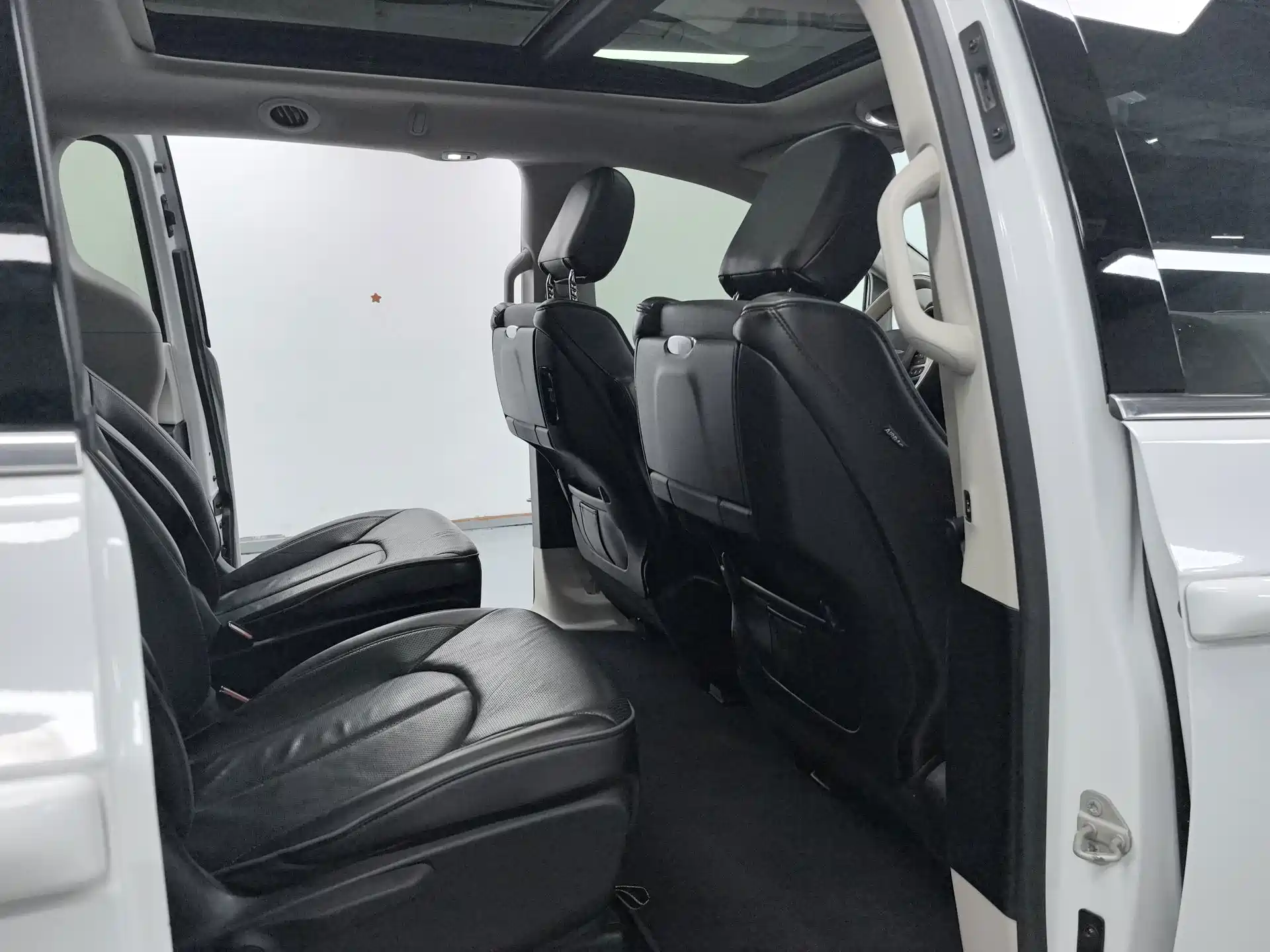 Фото 7 - Chrysler Pacifica PHEV