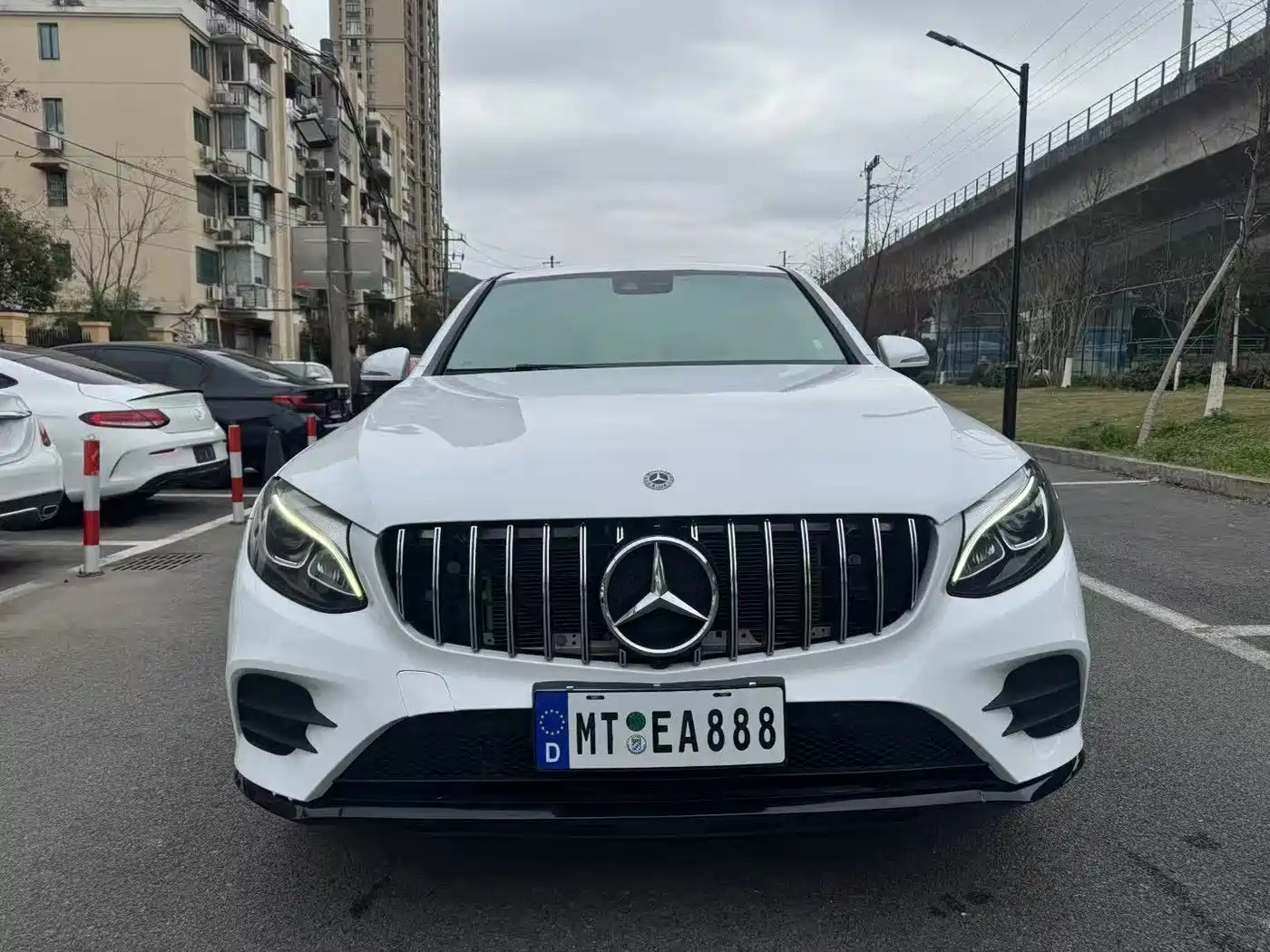 Mercedes-Benz GLC Coupe 2017 GLC 260 4MATIC Coupe SUV