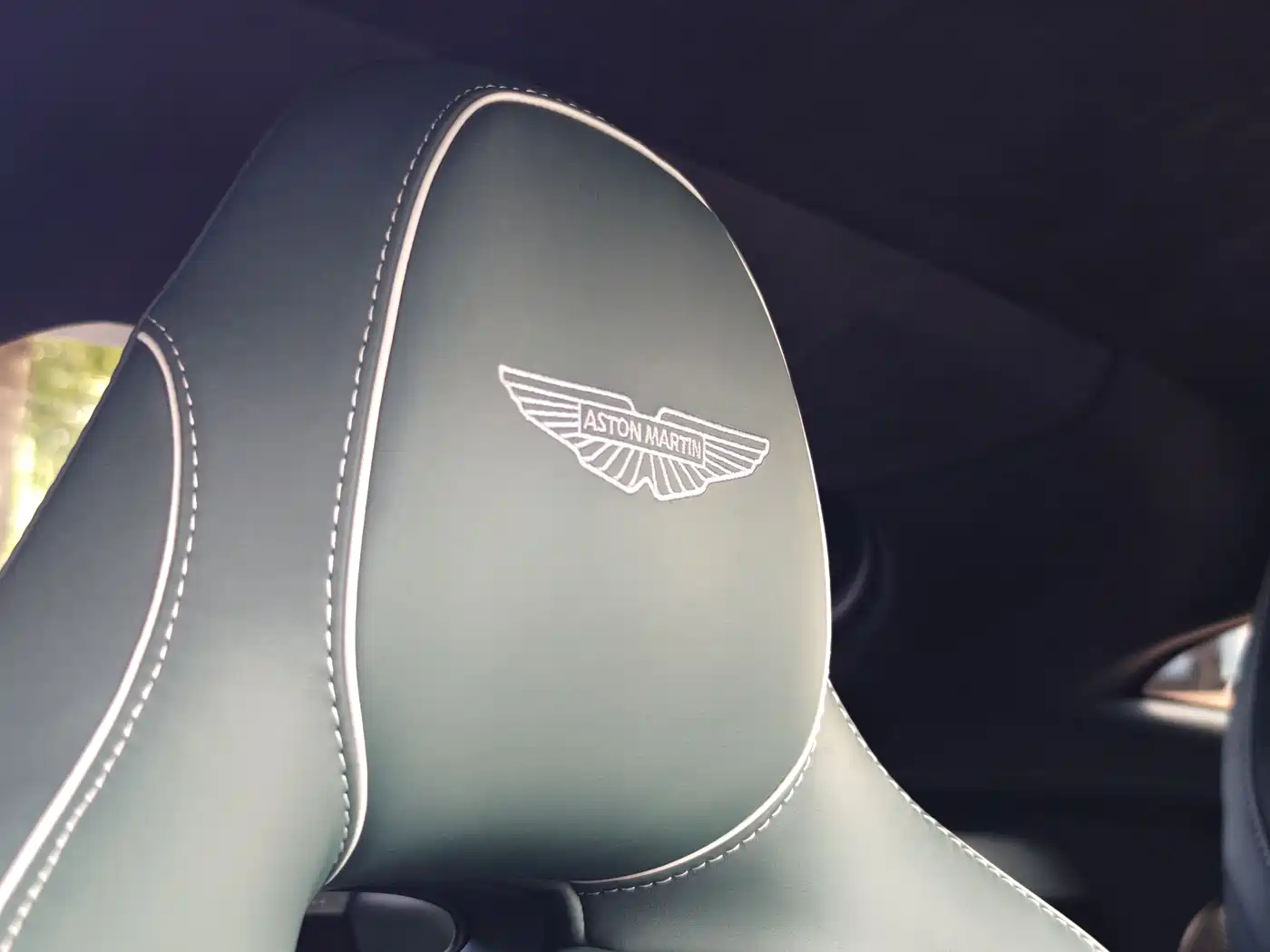 ASTON MARTIN V8 VANTAGE