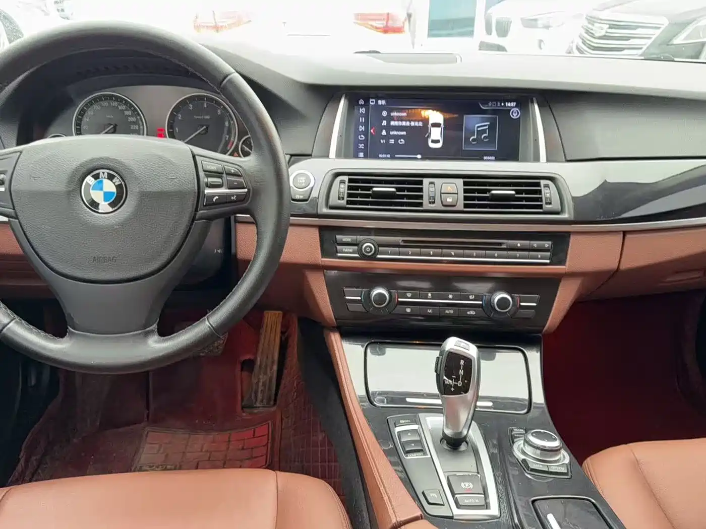 BMW 5 Series 2014 520Li Elegance фото 5