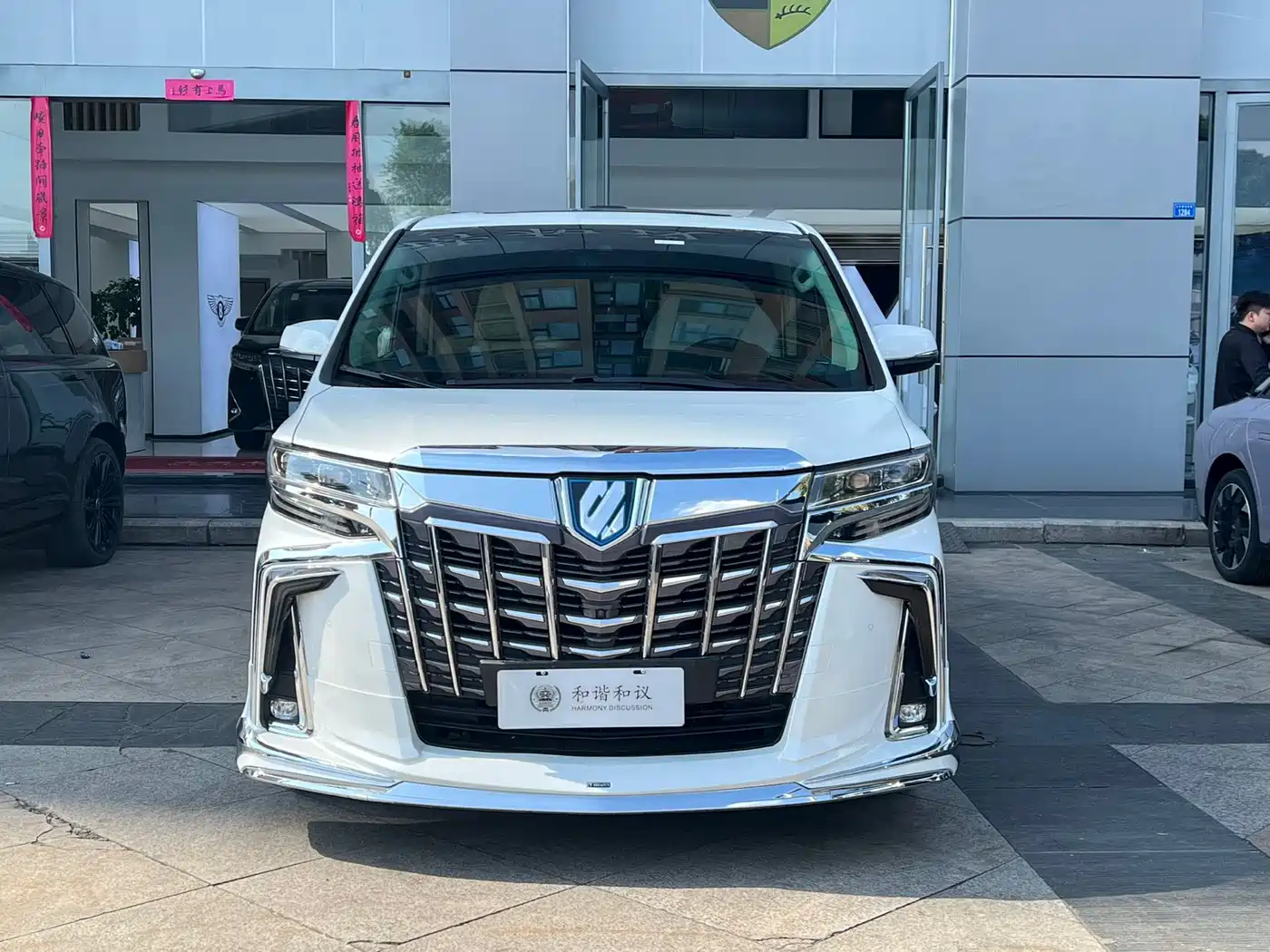 Toyota Alphard 2020 Hybrid 2.5L Premium Edition фото 2