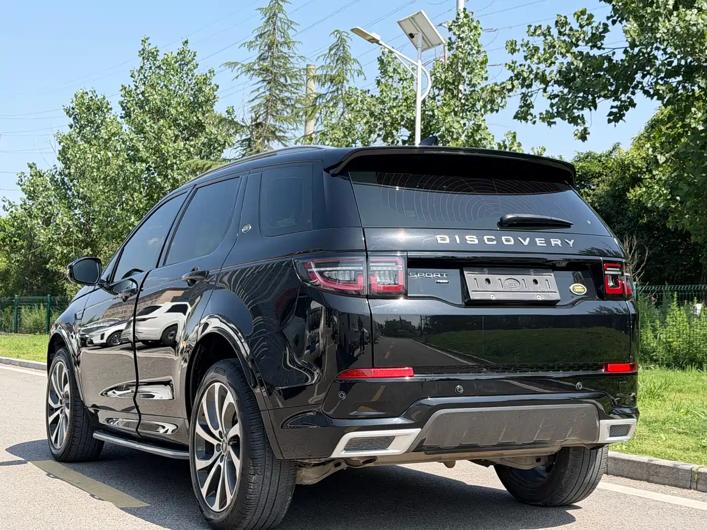 Land Rover Discovery Sport 2022 Model 249PS R-Dynamic S Performance Edition 5-Seater фото 6