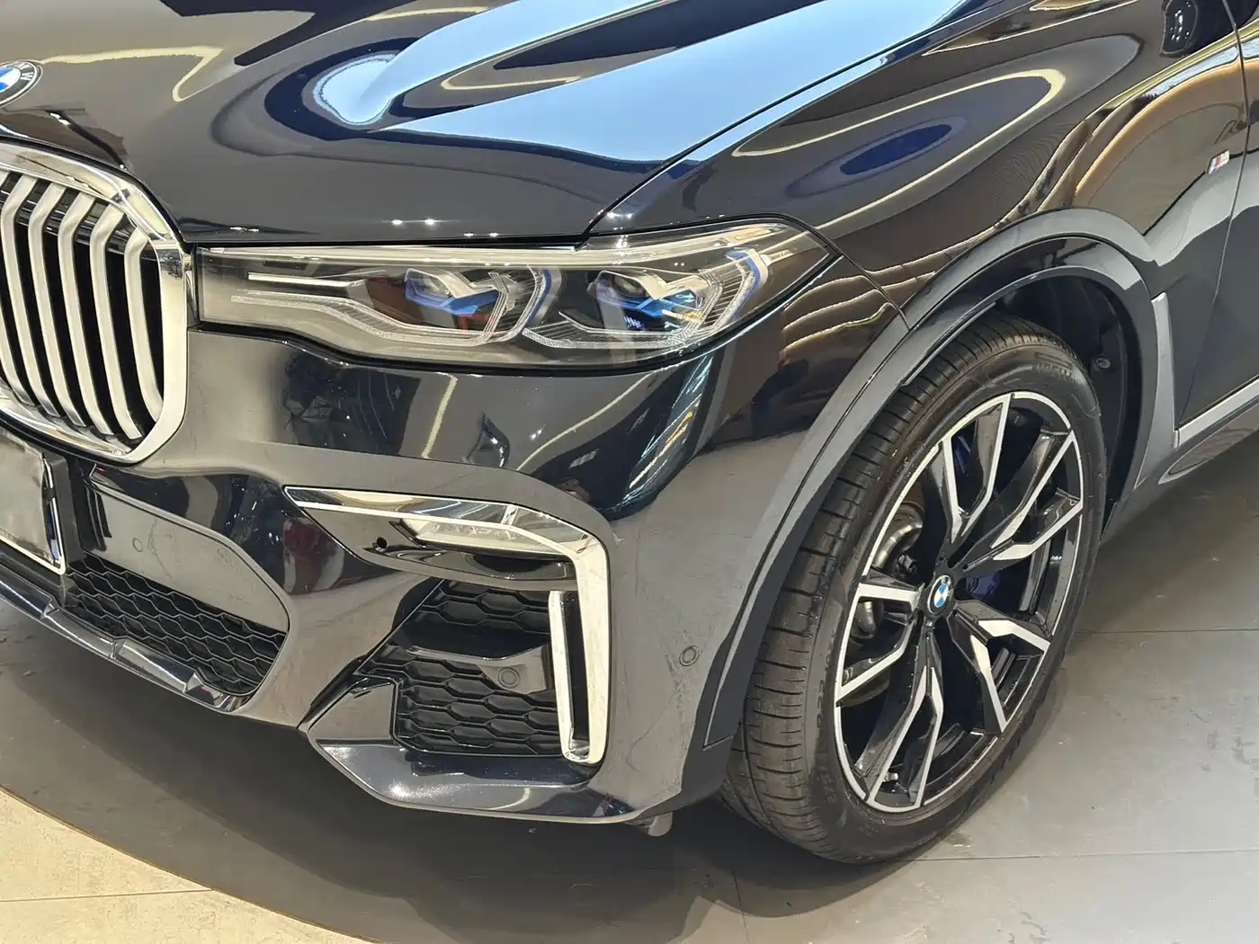 BMW X7 2019 xDrive40i Exclusive M Sport Package фото 5