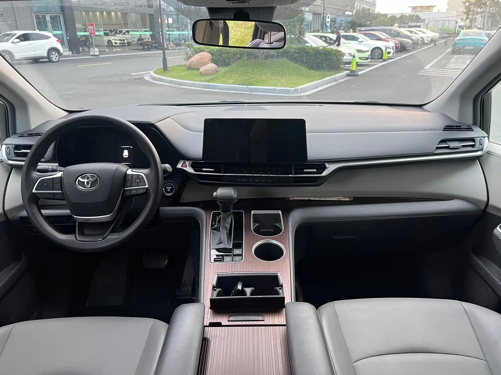 Фото 4 - Toyota Granvia