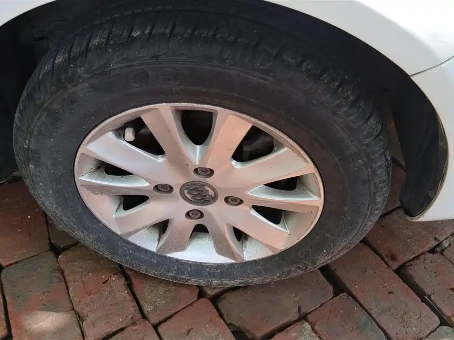 Buick Excelle 2015 1.5L Manual Classic фото 6