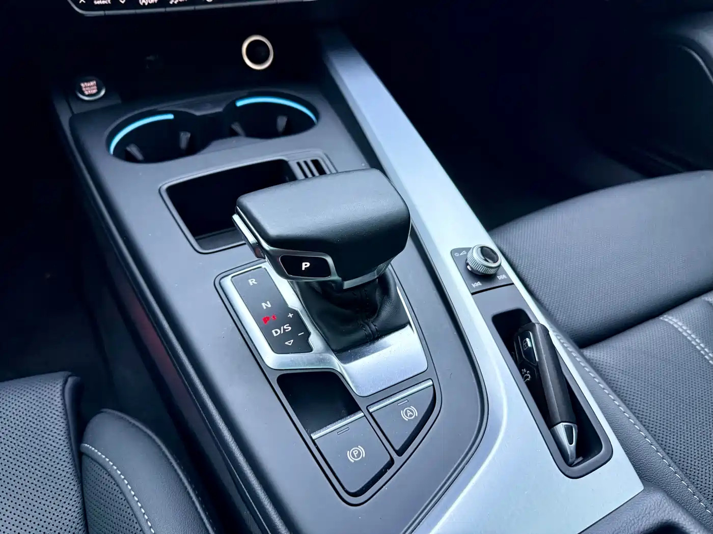Audi A4L 2020 40 TFSI quattro Luxury Dynamic фото 10