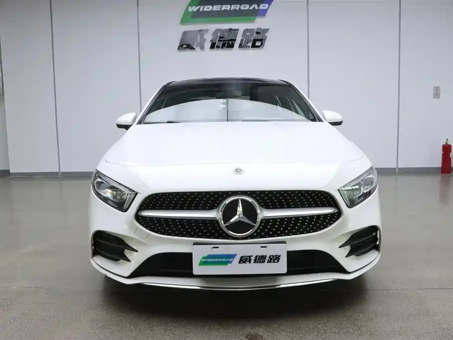 Mercedes-Benz A-Class 2019 A 200 L Sport Sedan фото 2