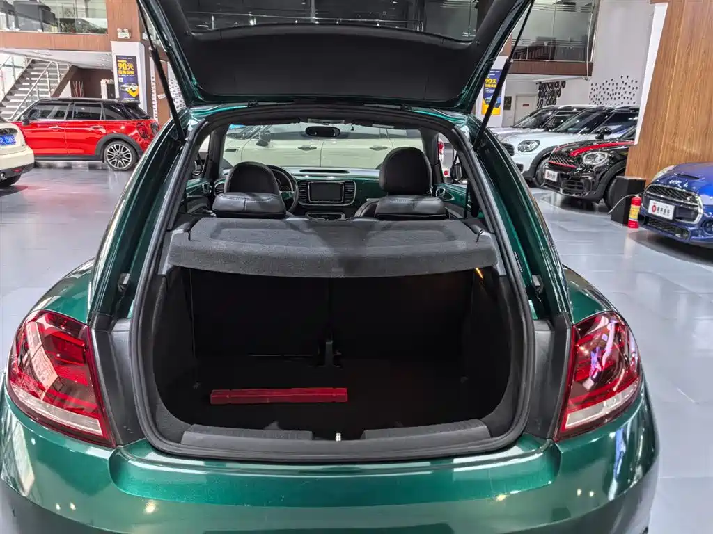 Volkswagen Beetle 2017 180TSI Emerald Classic Edition фото 18