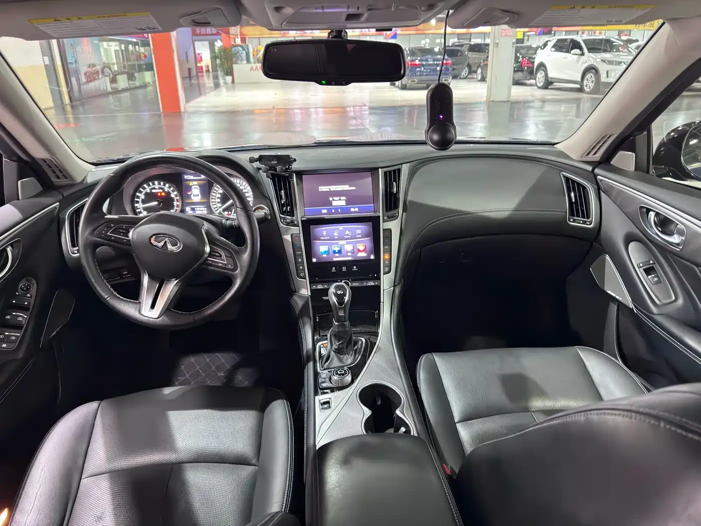 Фото 9 - Infiniti Q50L