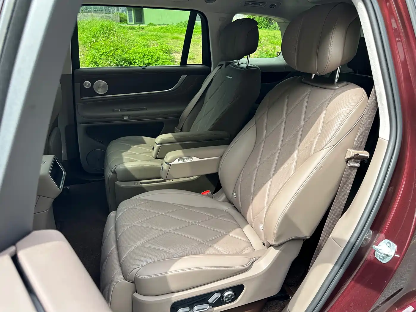 AITO Wenjie AITO M9 2025 Extended Range Max 52kWh 6-Seater фото 12