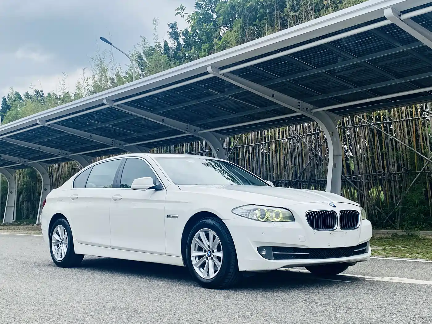 BMW 5 Series 2011 523Li Leading фото 3