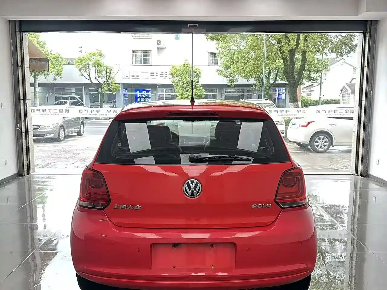 Volkswagen Polo 2013 1.4L Automatic Comfort Edition фото 8