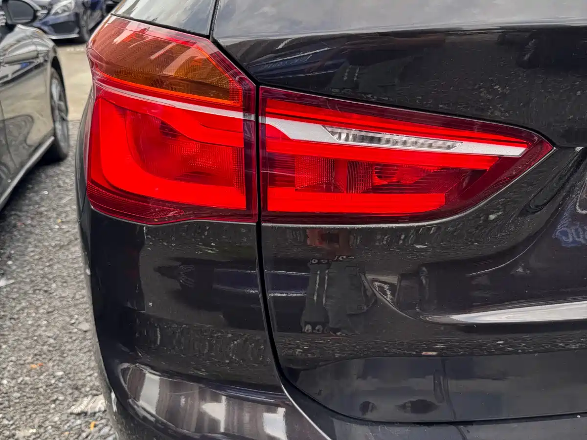 BMW X1 2016 sDrive18Li Premium Model фото 17