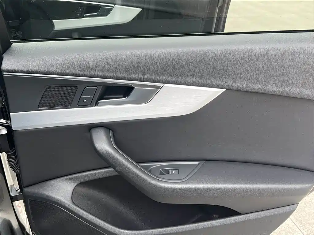Audi A4L 2020 40 TFSI quattro Luxury Dynamic фото 27