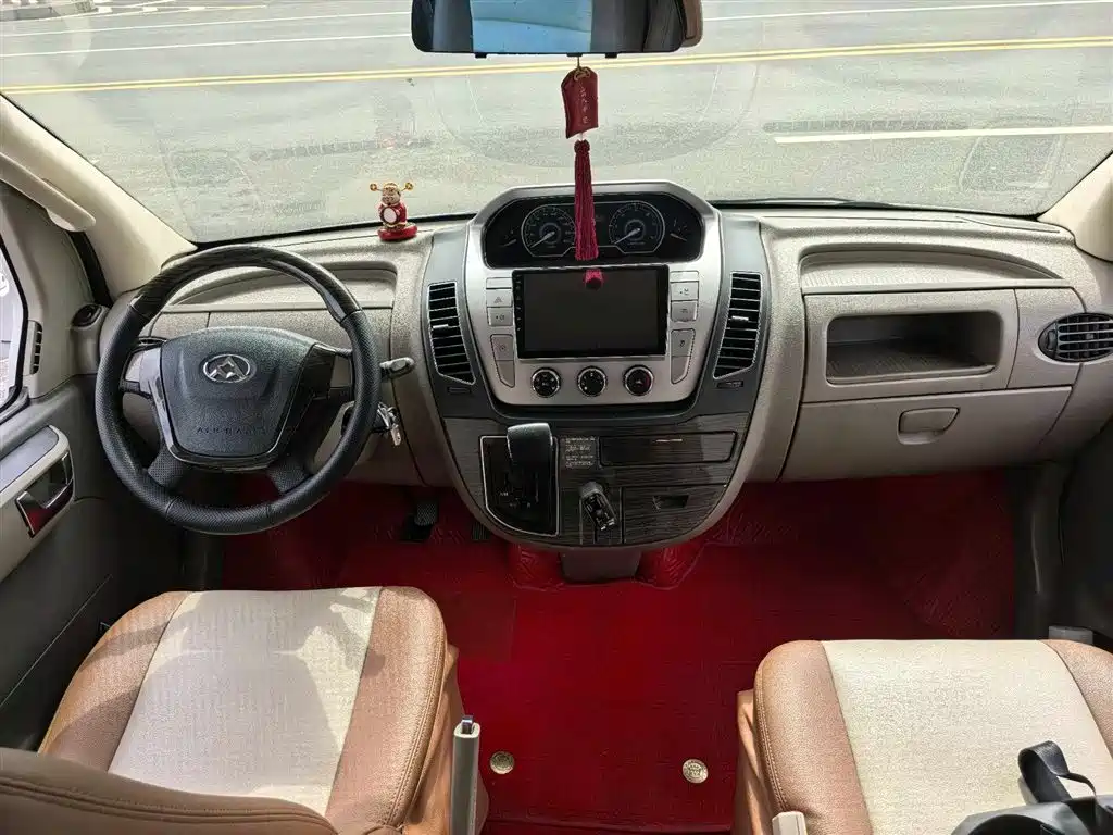 SAIC Maxus Xintu V80 2018 2.5T AMT Aoyun Short Wheelbase Ultra Low Roof 5-6-seater фото 13