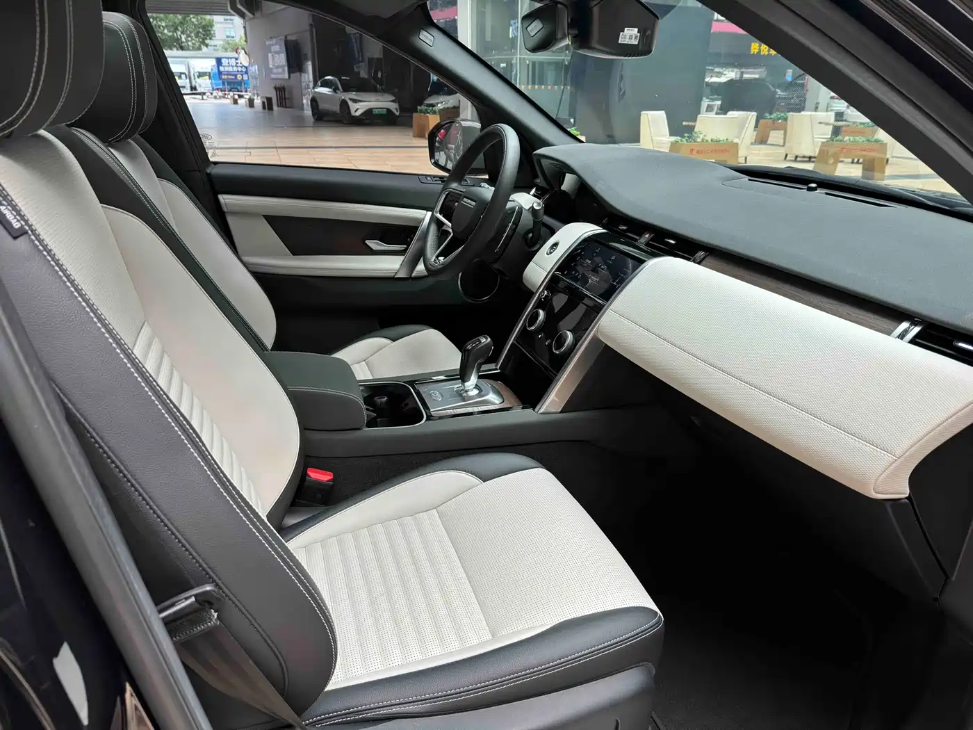 Land Rover Discovery Sport 2023 249PS R-Dynamic S Performance Version фото 6