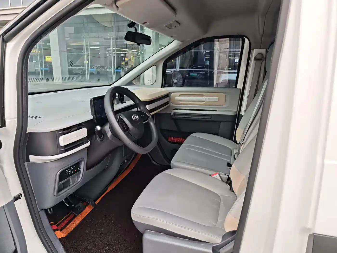 Maxus Dana V1 2025 2025 Model V1+ Long Wheelbase Low Roof Multi-purpose Version (62kWh)