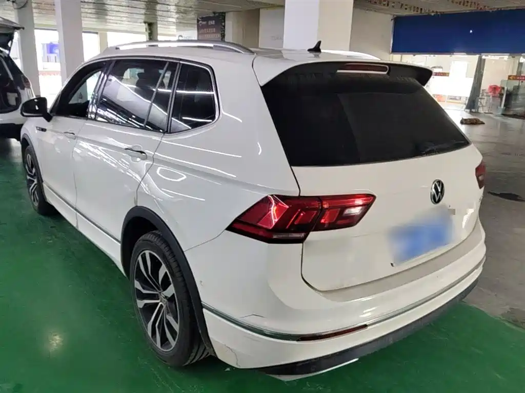 Volkswagen Tiguan L 2021 330TSI Automatic 2WD R-Line Premium фото 5