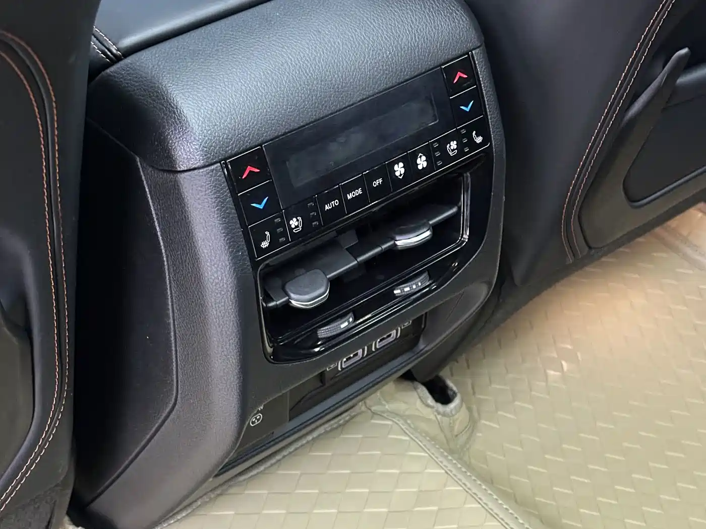 JEEP GRAND CHEROKEE 4XE (IMPORTED)