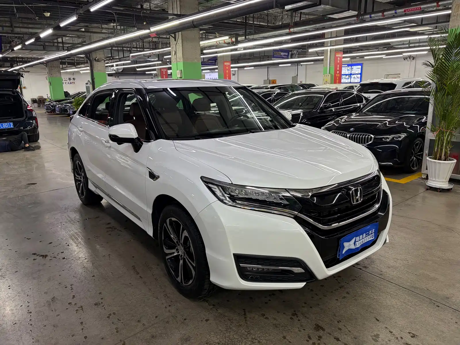 Фото 2 - Honda UR-V