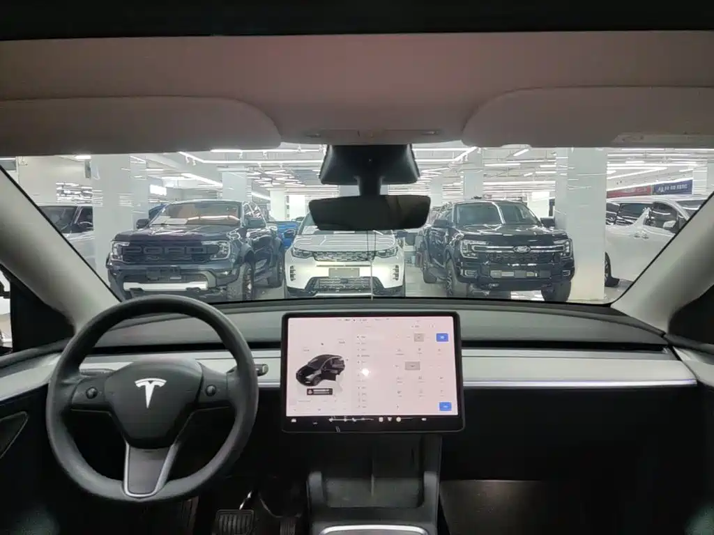 Фото 18 - Tesla Model Y