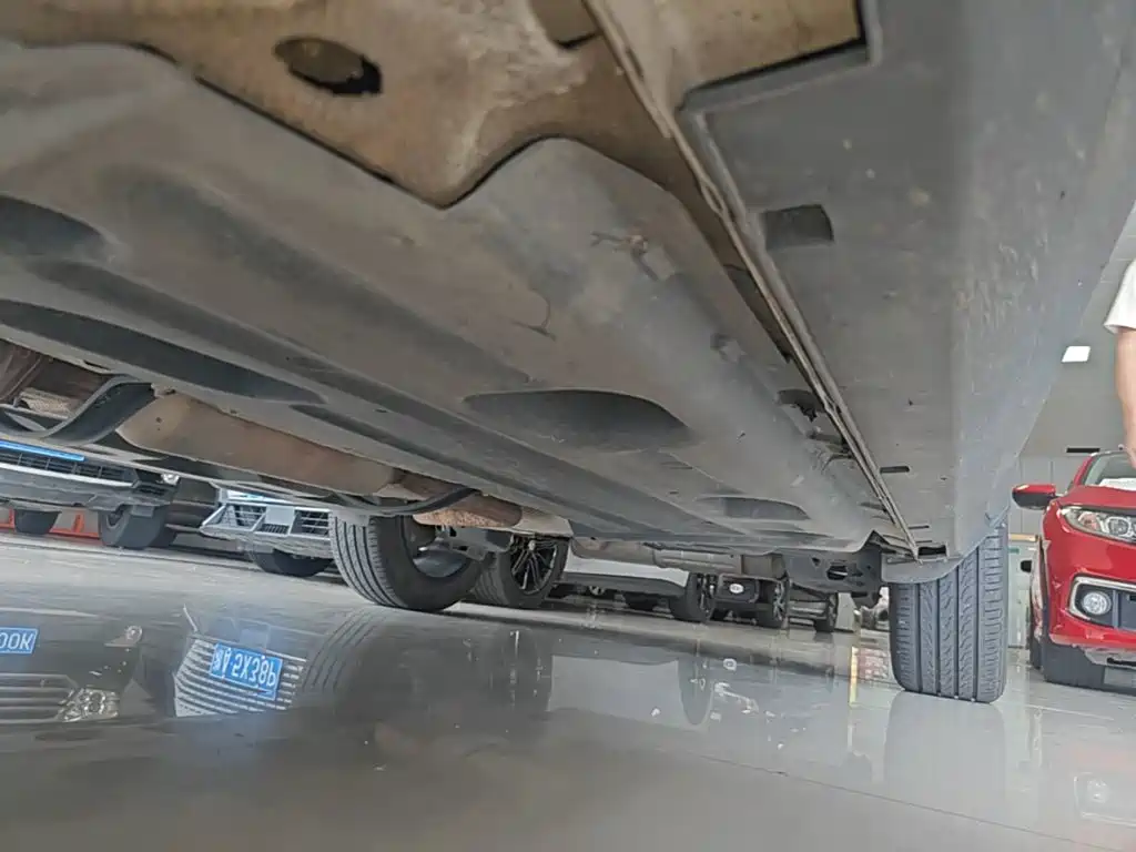 Фото 22 - Geely Coolray