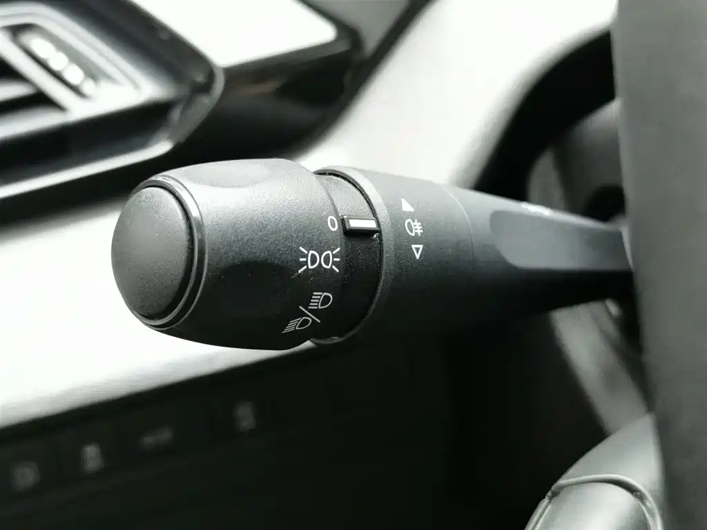 Peugeot 408 2022 1.6T Light Chaser Edition фото 21