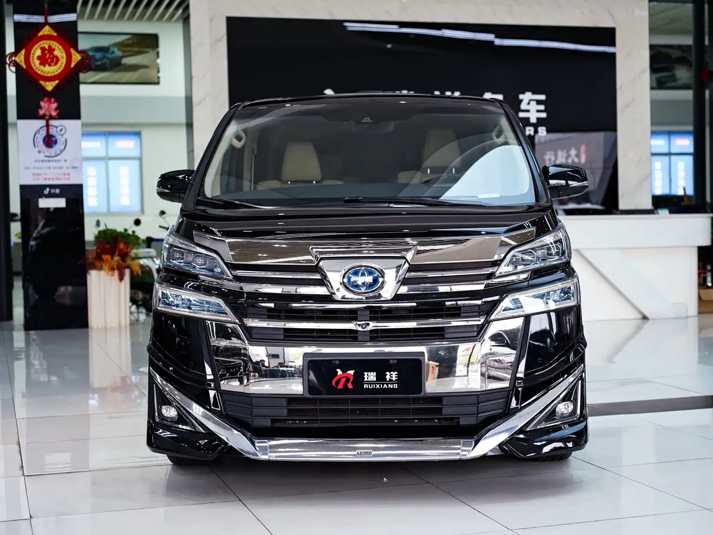 Toyota Vellfire 2019 Hybrid 2.5L HV Premium Edition фото 2