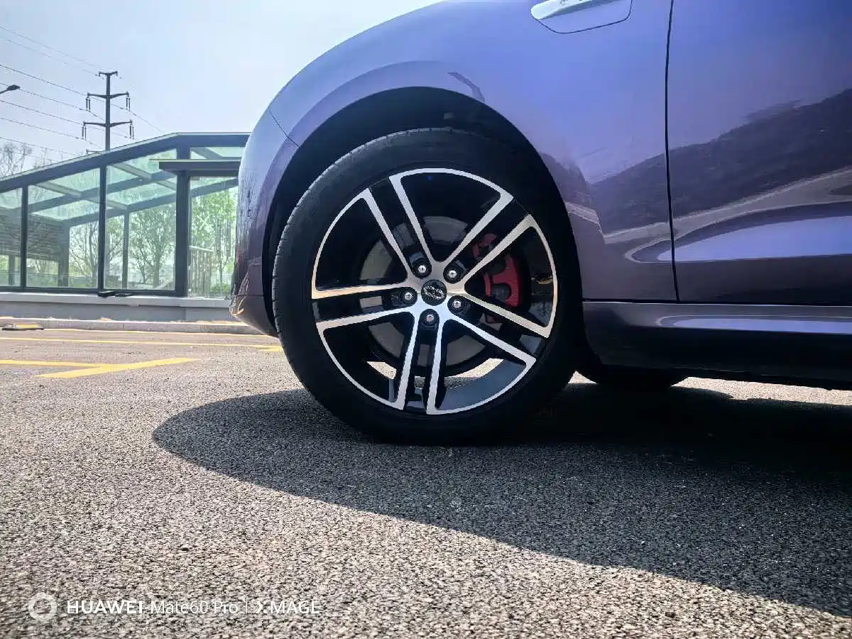 AITO Wenjie AITO M5 2025 Extended Range Ultra AWD фото 10