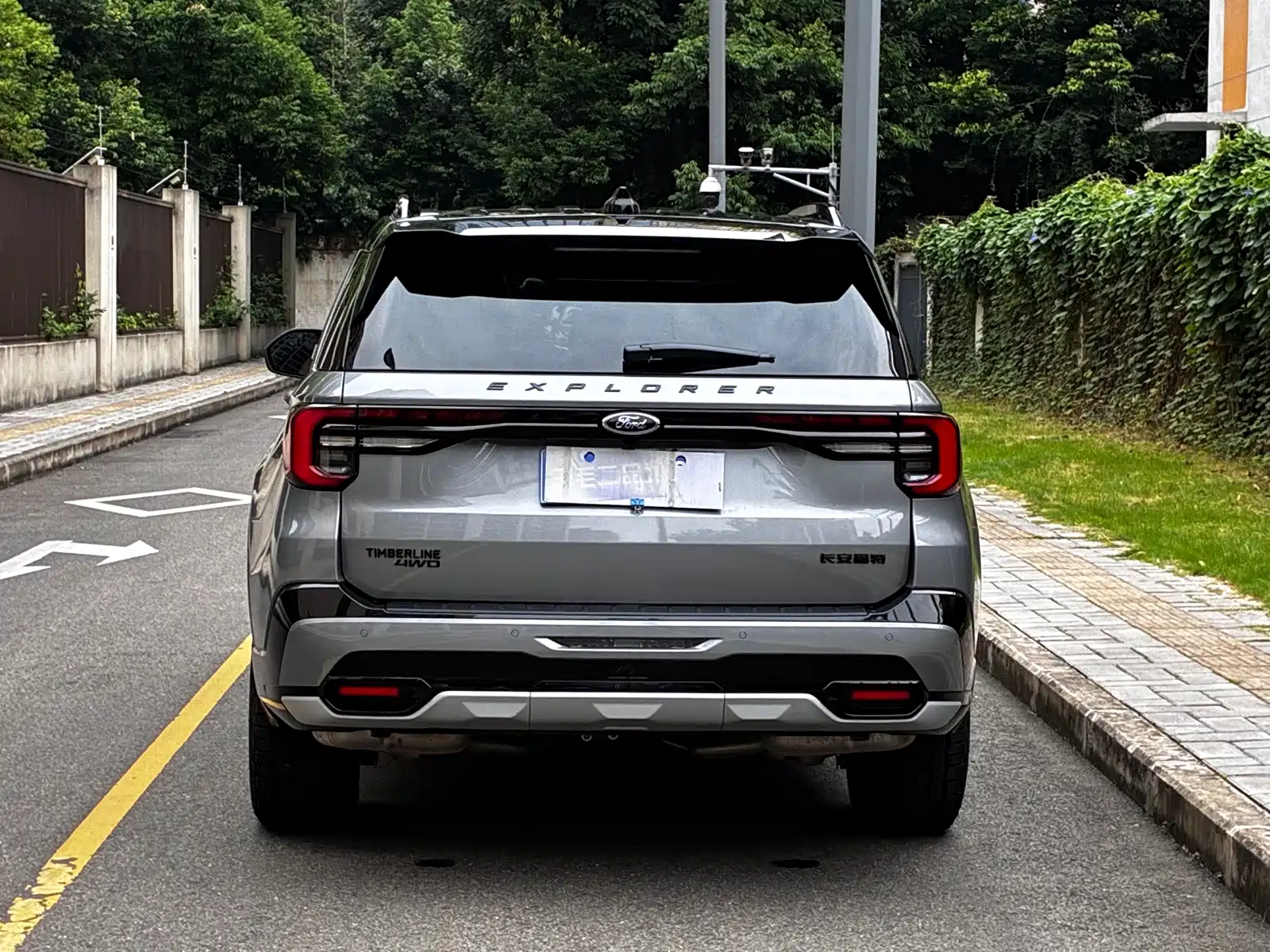Фото 9 - Ford Explorer