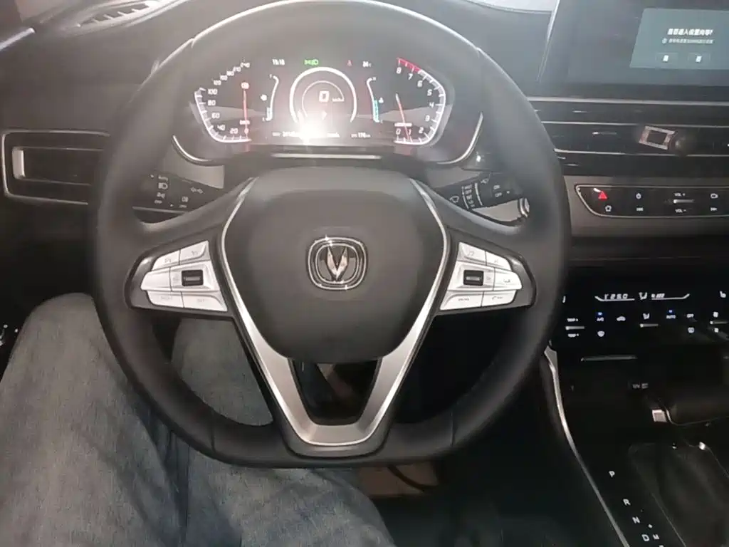 Photo 11 - Changan CS75